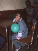 Kind mit Ballon